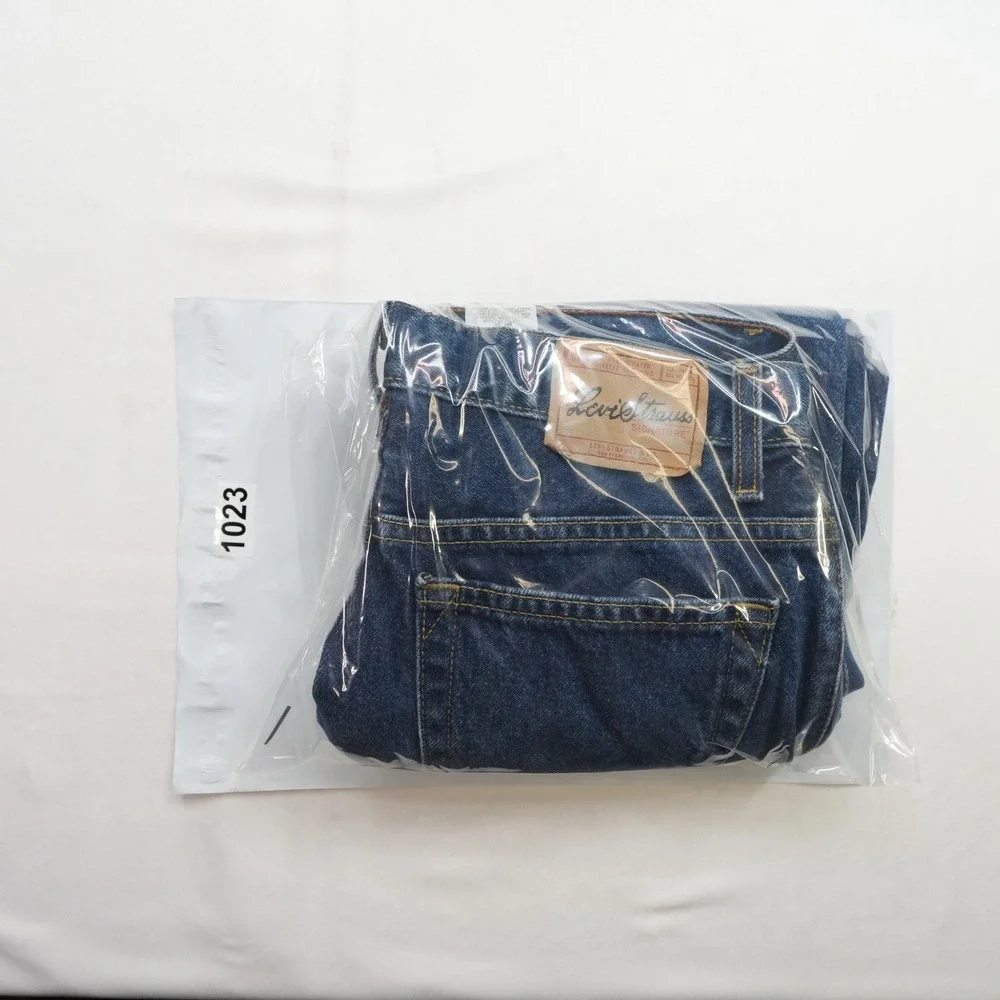 Levi's Strauss Signature Vintage Y2K 2005 Mens fits 31x33  Relaxed Fit Dark Blue